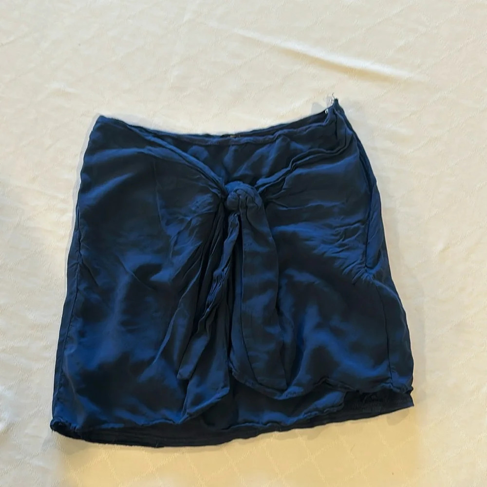 Free People women’s mini tie front skirt‎ blue size 4 EUC